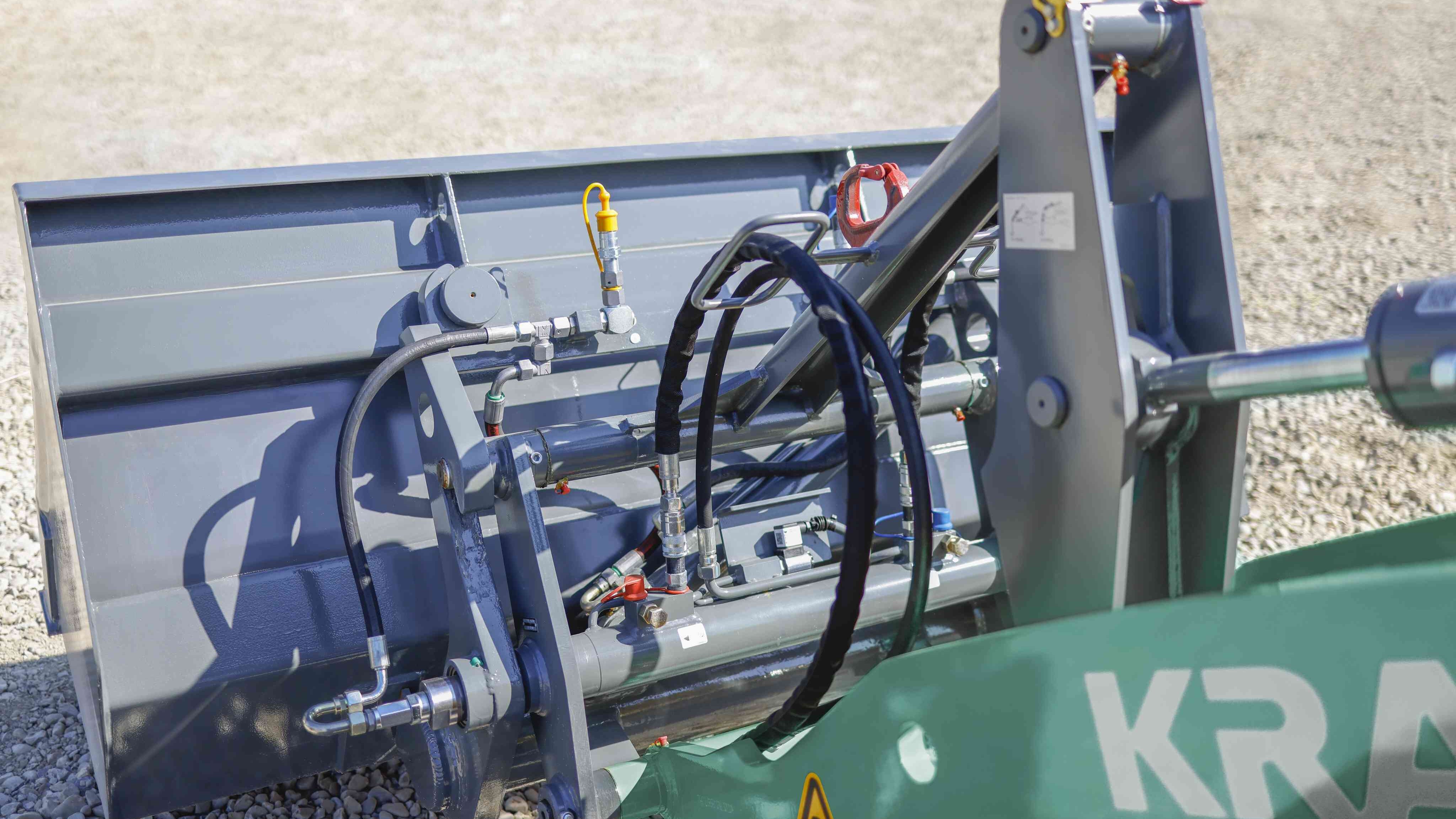 Kramer Smart Attach quick hitch system