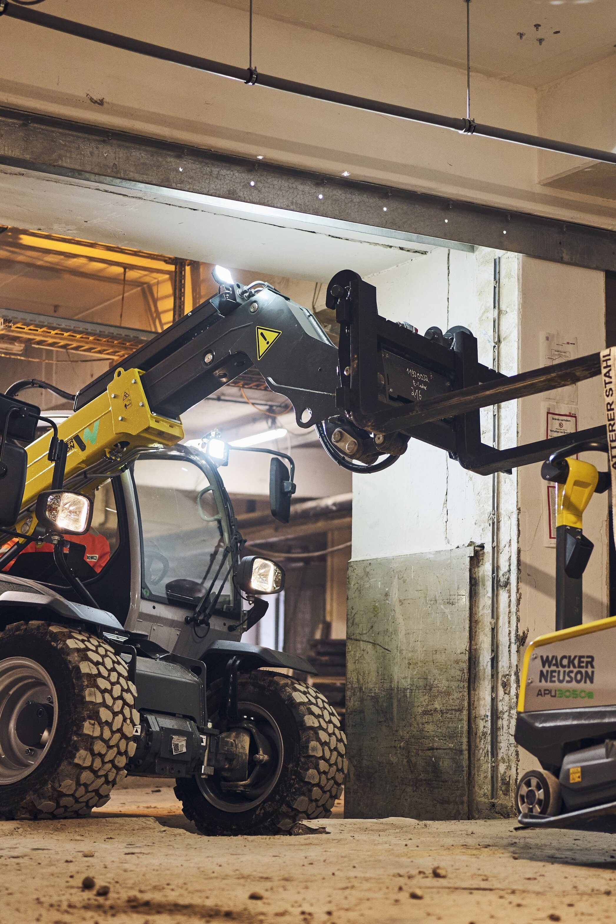 Wacker Neuson electric telehandler TH412e